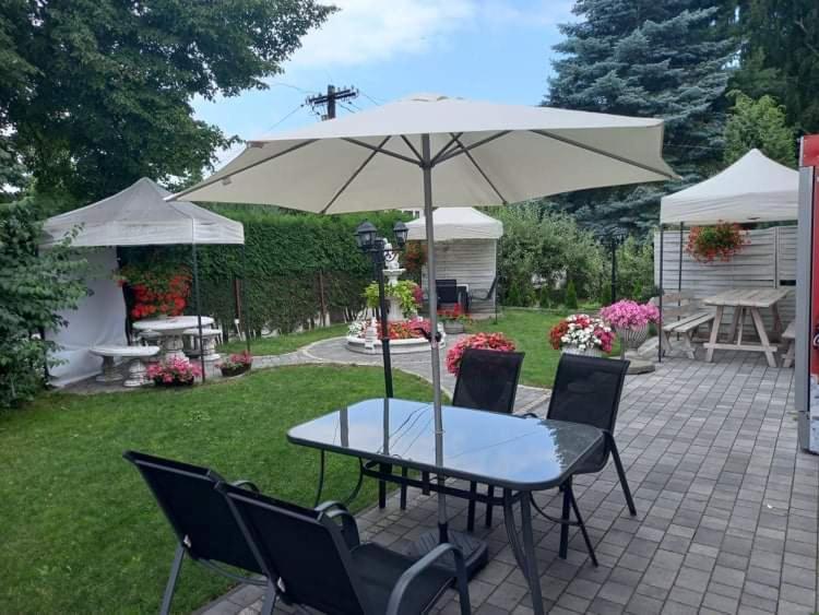 Apartamento Bialy Dom Sulejów Exterior foto
